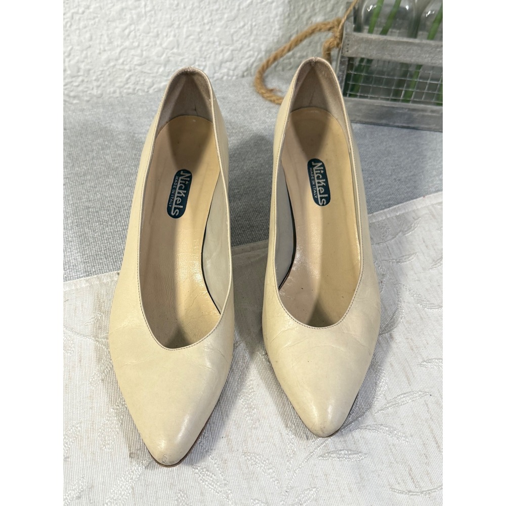 Vintage Nickels Made In Italy Cream Leather Kitten Heel Pumps Sz 8 AA